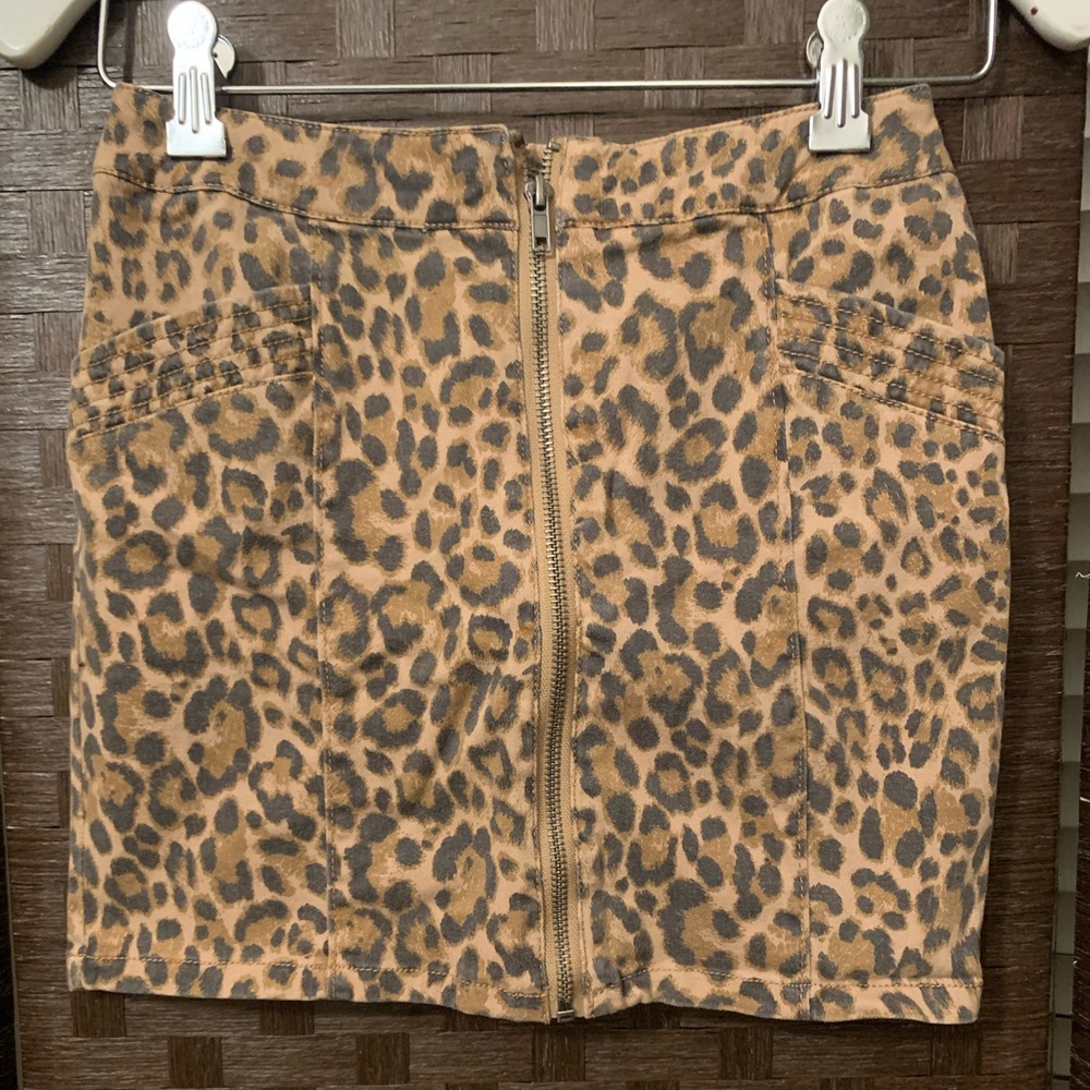 Leopard print mini skirt
